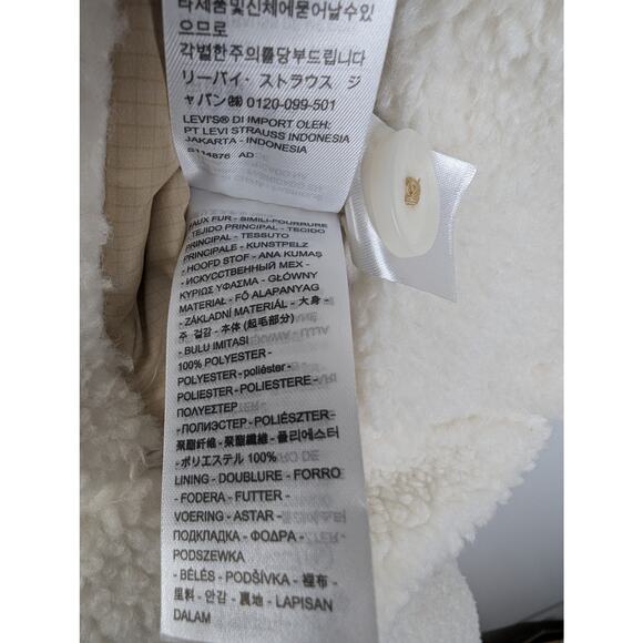 Levi's Marlowe Oversized Reversible Sherpa Jacket in Coconut Milk - Picture 8 of 14
